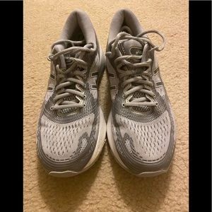 ASICS Women’s Gray Nimbus 21 Shoes-Size 8.5 M